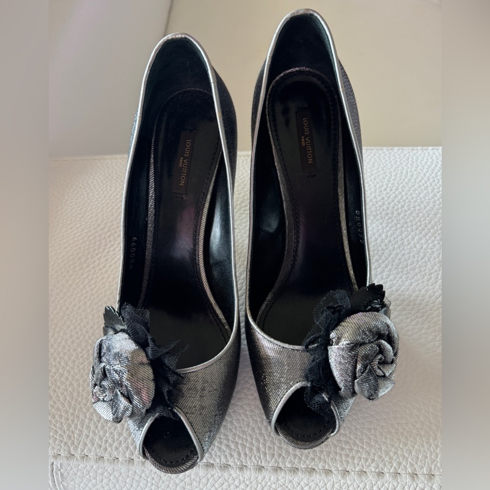 Louis Vuitton shoes, 41